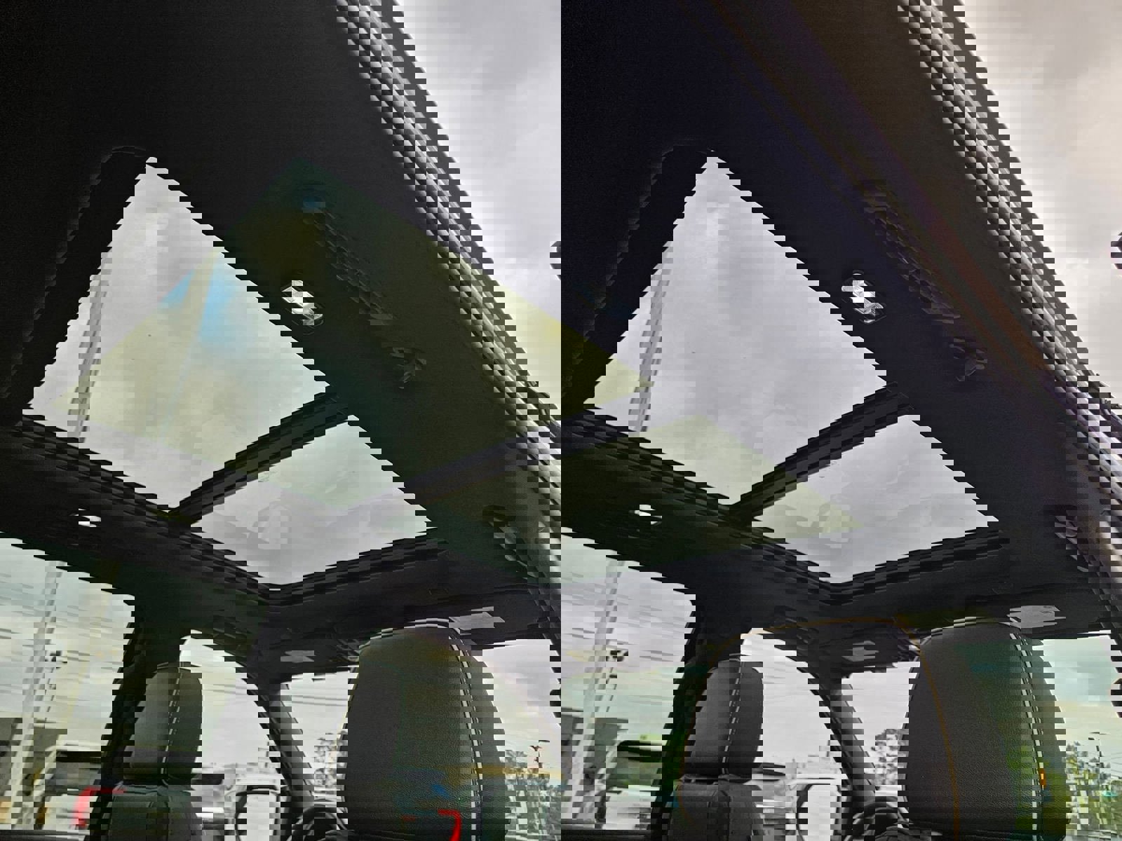 Used 2022 GMC Yukon SLT w/ SLT Luxury Package image 31