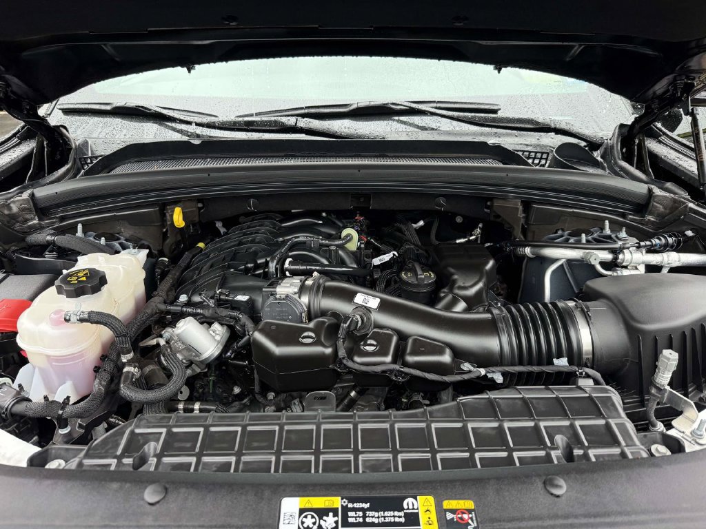 Used 2025 Jeep Grand Cherokee Altitude AWD/4WD image 12