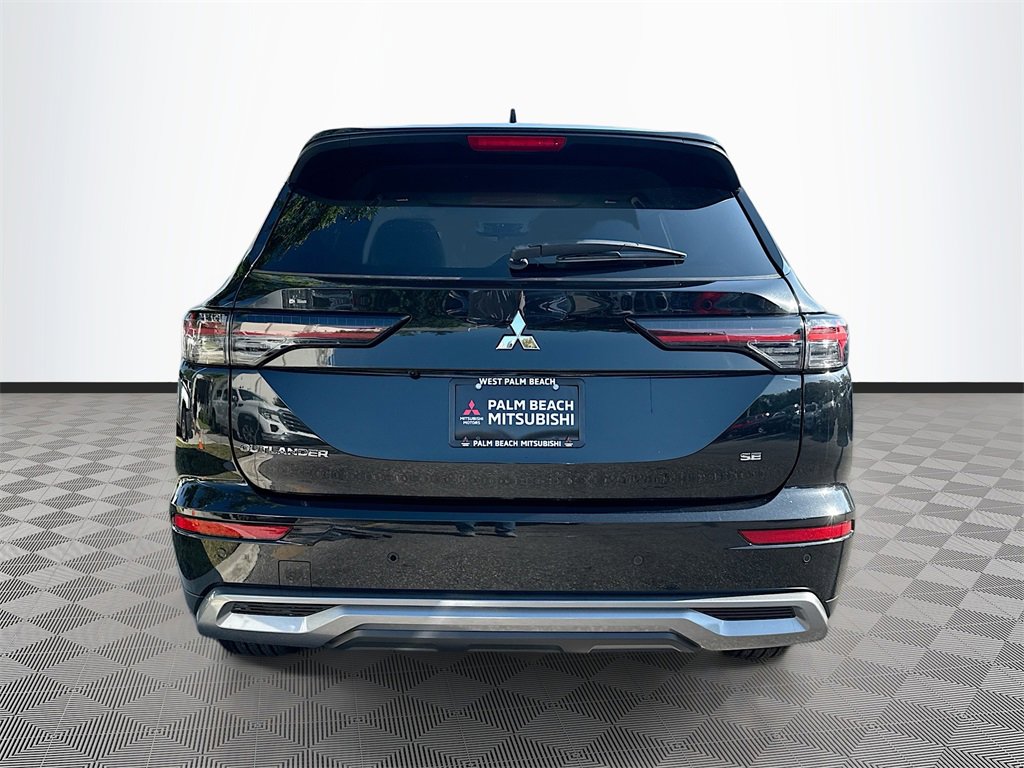 New 2025 Mitsubishi Outlander SE image 6