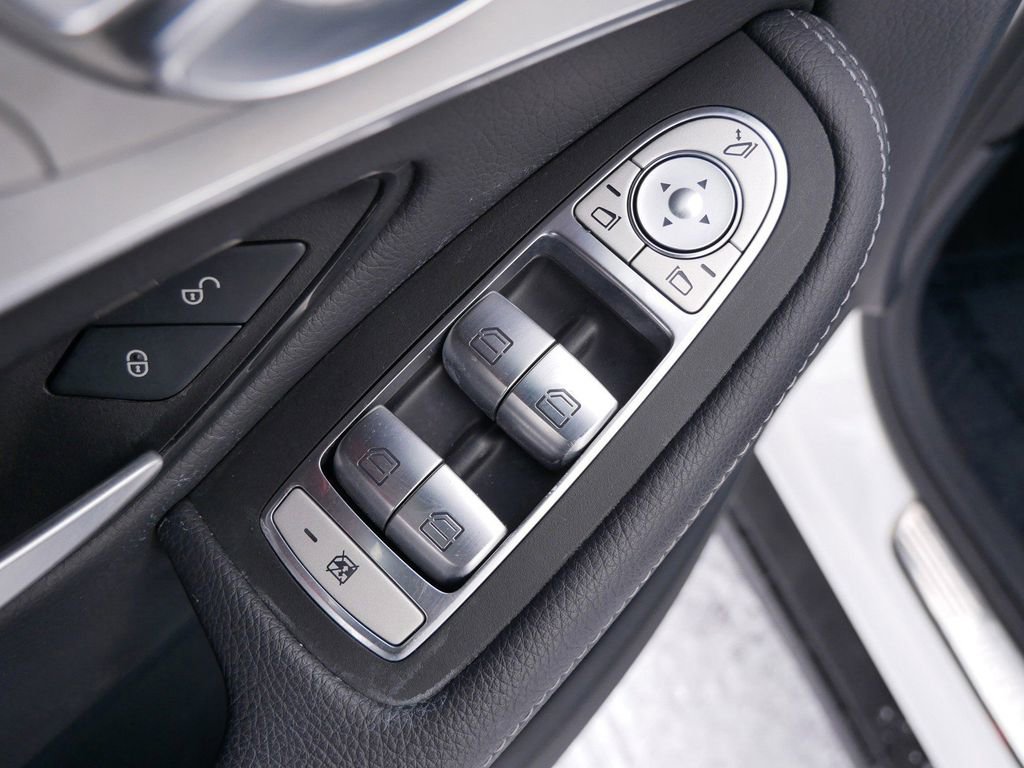 Used 2021 Mercedes-Benz GLC 300 4MATIC image 15