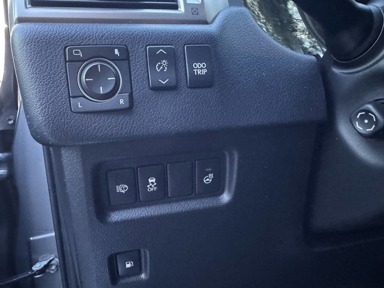 Used 2017 Lexus GX 460 Luxury w/ Preferred Accessory Package image 9