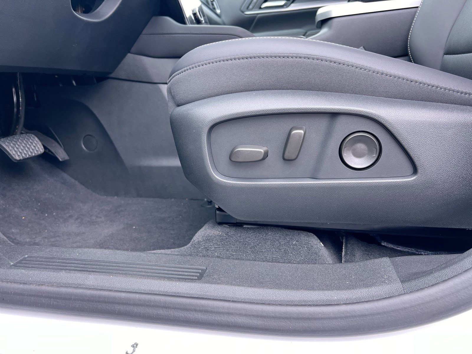 New 2026 GMC Terrain Elevation w/ Elevation Premium Package image 13