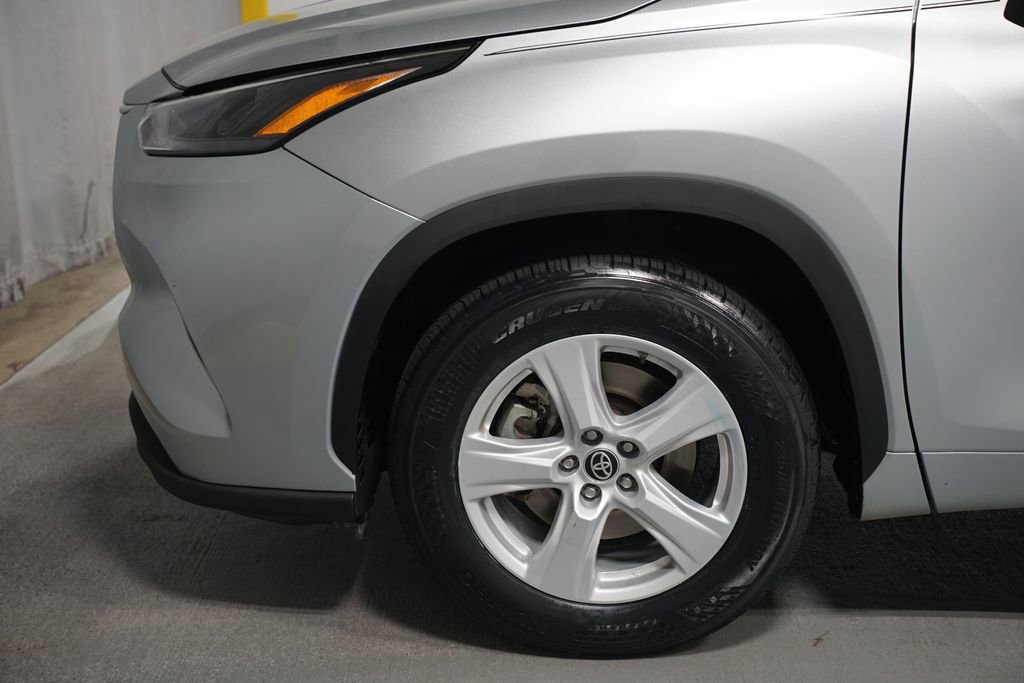 Used 2023 Toyota Highlander LE image 5