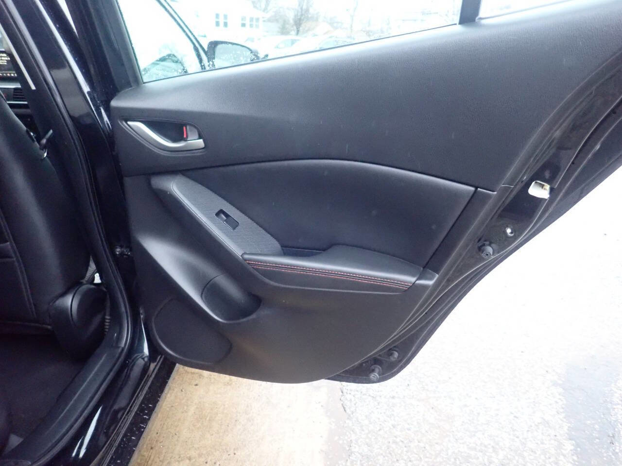 Used 2016 MAZDA MAZDA3 i Grand Touring image 33