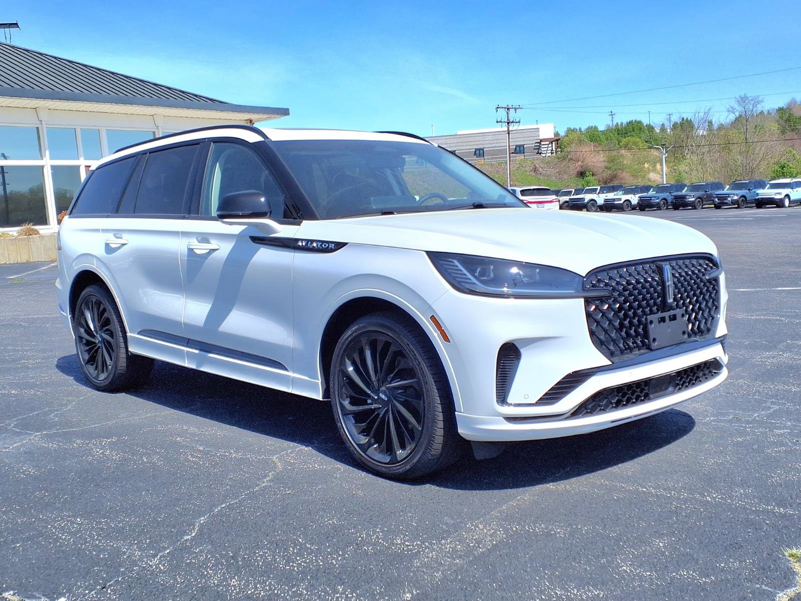 Used 2025 Lincoln Aviator Reserve w/ Equipment Group 201A image 2