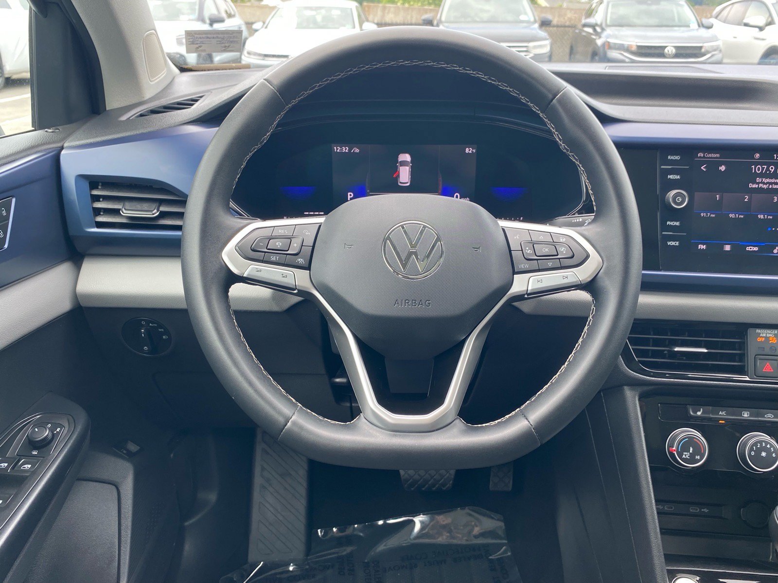 Certified 2023 Volkswagen Taos SE AWD/4WD image 3