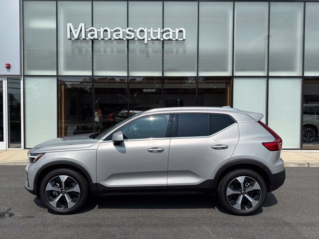 Certified 2025 Volvo XC40 B5 Plus AWD/4WD image 2