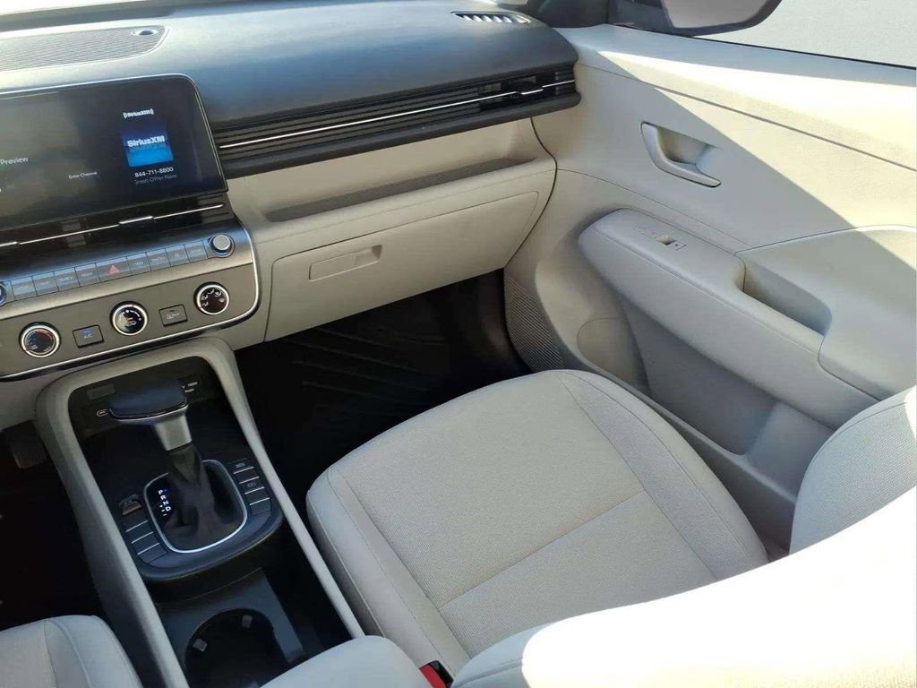 Used 2024 Hyundai Kona SE image 13