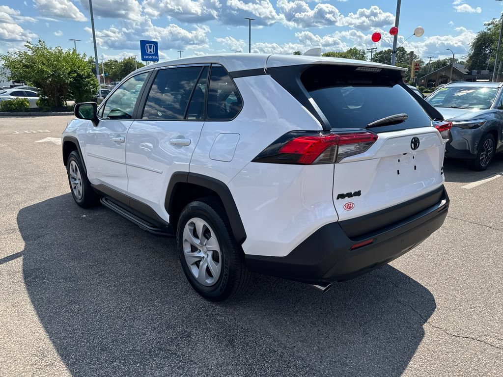Used 2024 Toyota RAV4 LE AWD/4WD image 5