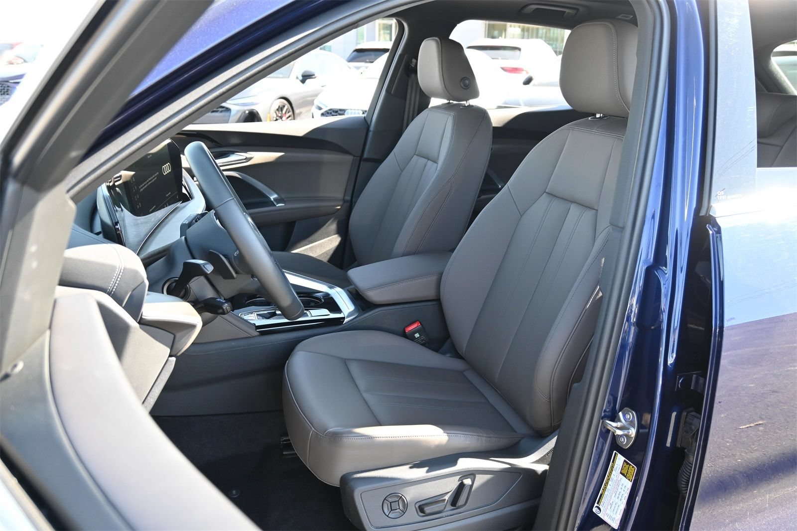 Certified 2025 Audi Q5 Premium w/ Convenience Package AWD/4WD image 16