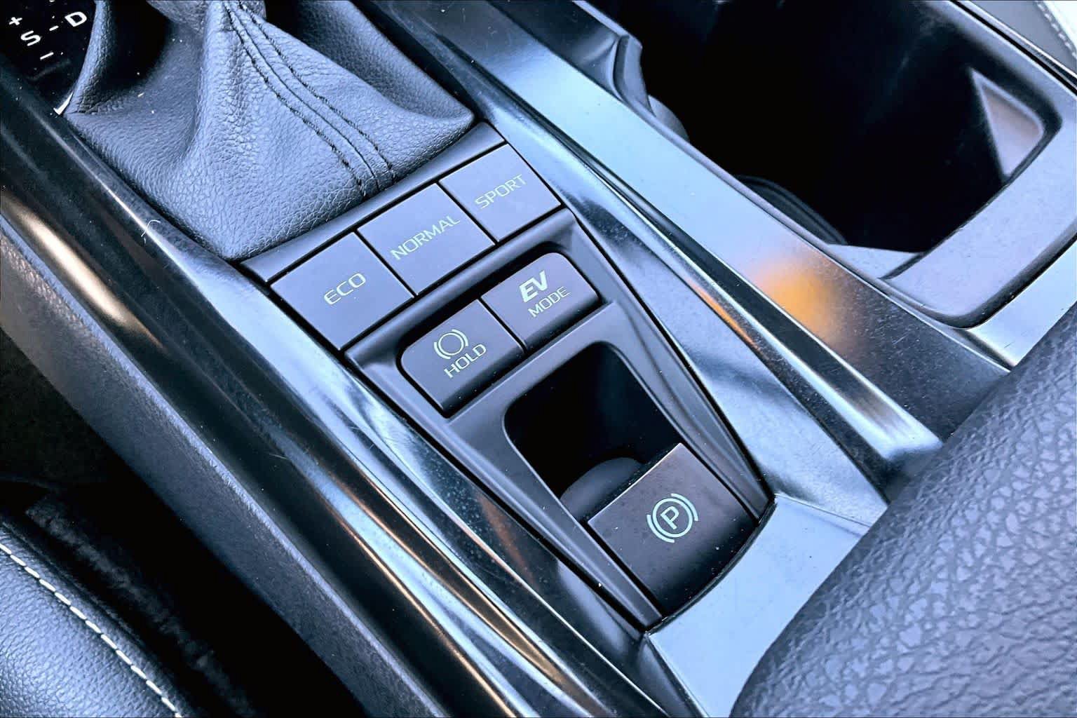 Used 2025 Toyota Camry SE FWD image 34