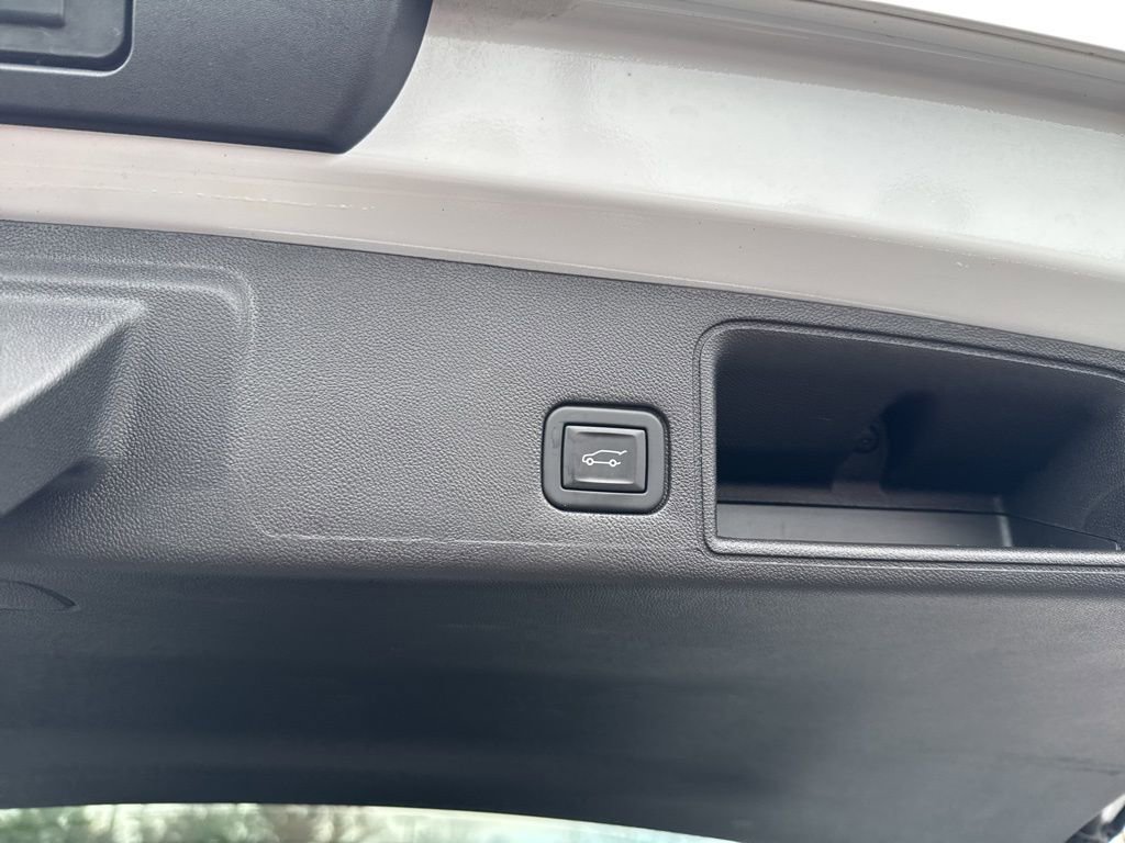 Used 2024 GMC Terrain SLT image 6