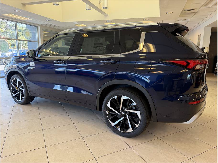 Used 2025 Mitsubishi Outlander 4WD Plug-In Hybrid image 7