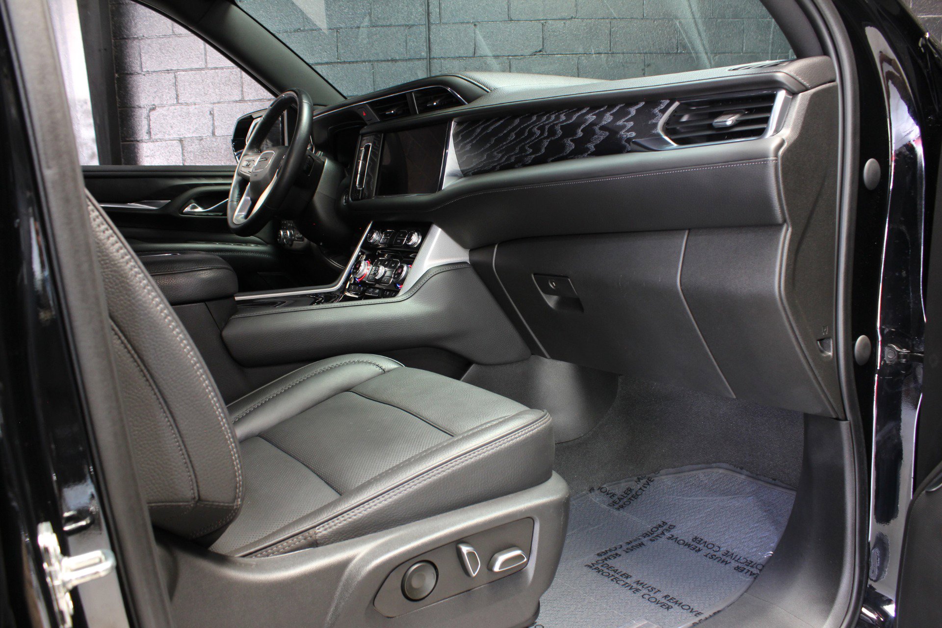 Used 2023 GMC Yukon Denali w/ Advanced Technology Package image 48