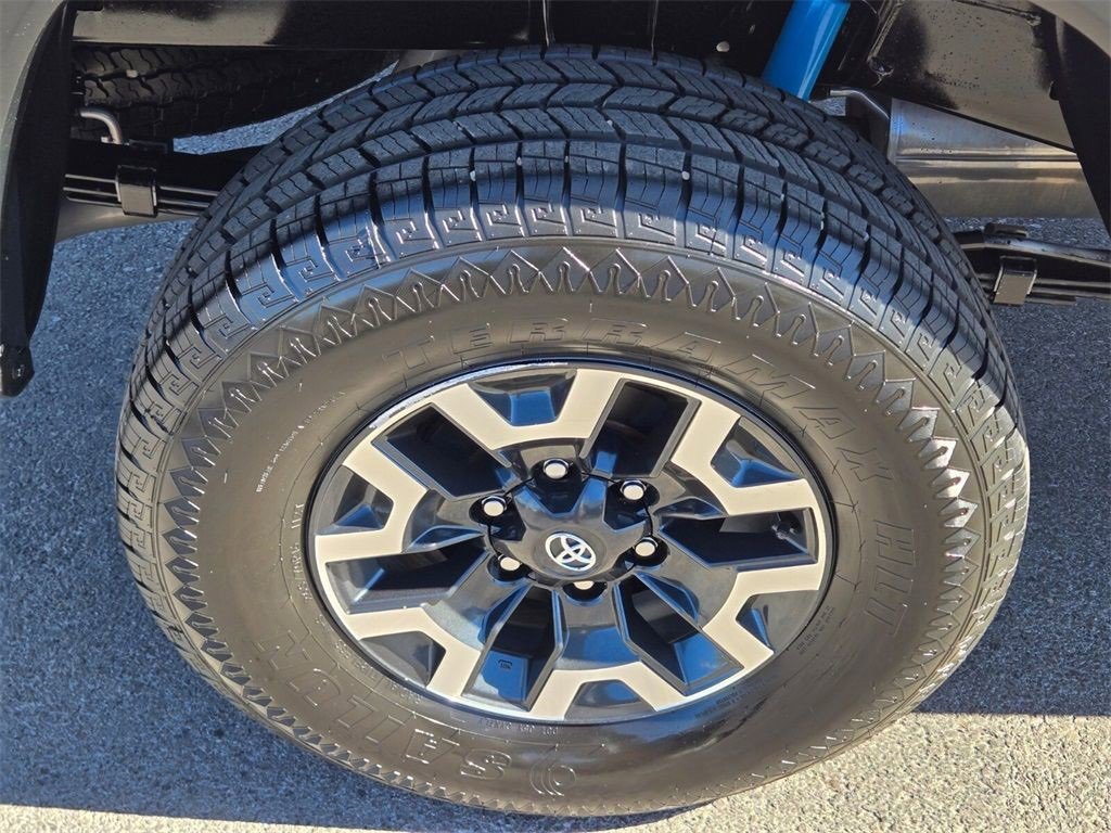 Used 2023 Toyota Tacoma TRD Off-Road image 9