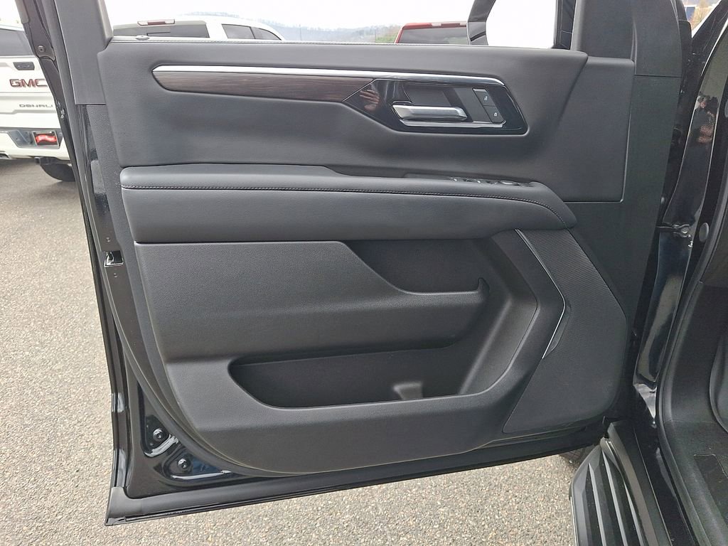 Used 2025 Chevrolet Tahoe LS RWD image 12