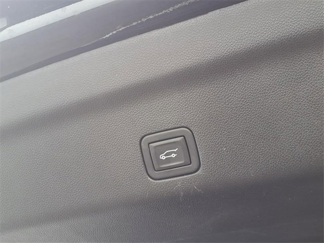 Used 2024 Chevrolet Suburban High Country w/ Advanced Technology Package image 20