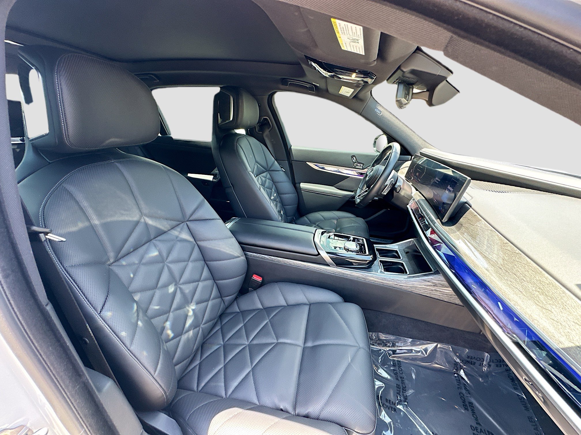 Used 2023 BMW 740i w/ Parking Assistance Package RWD image 27