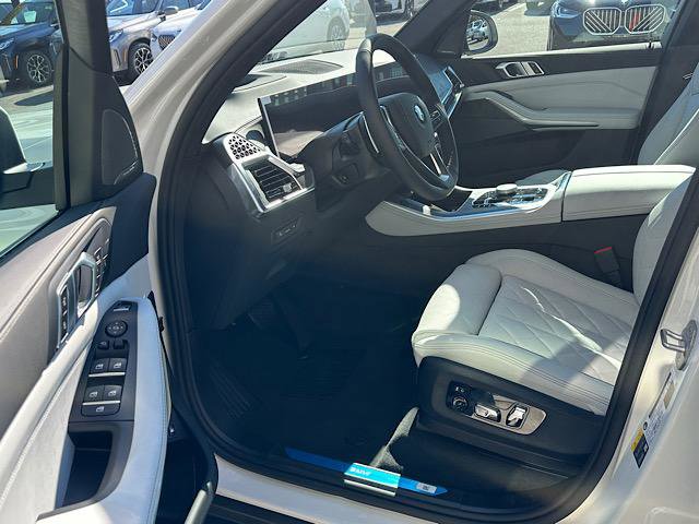 New 2026 BMW X5 xDrive50e image 4