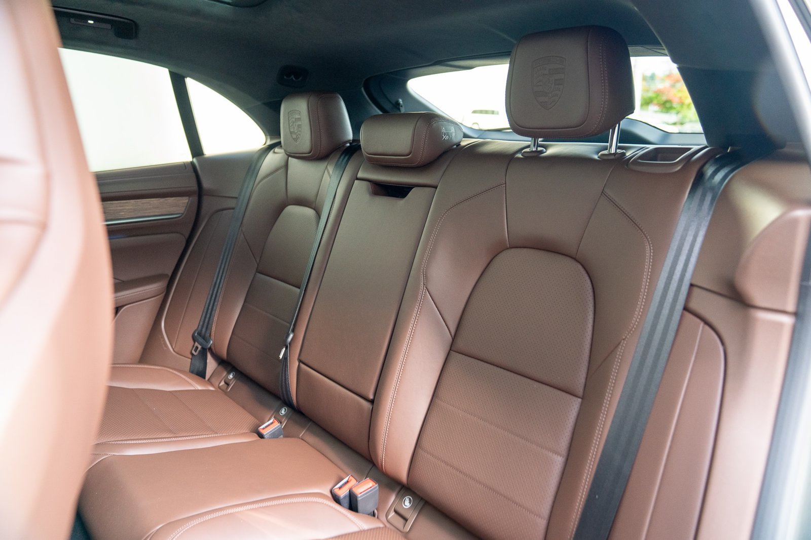 Certified 2025 Porsche Macan Turbo Electric AWD/4WD image 23