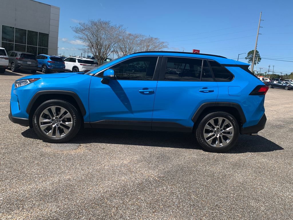 Used 2021 Toyota RAV4 XLE Premium image 6