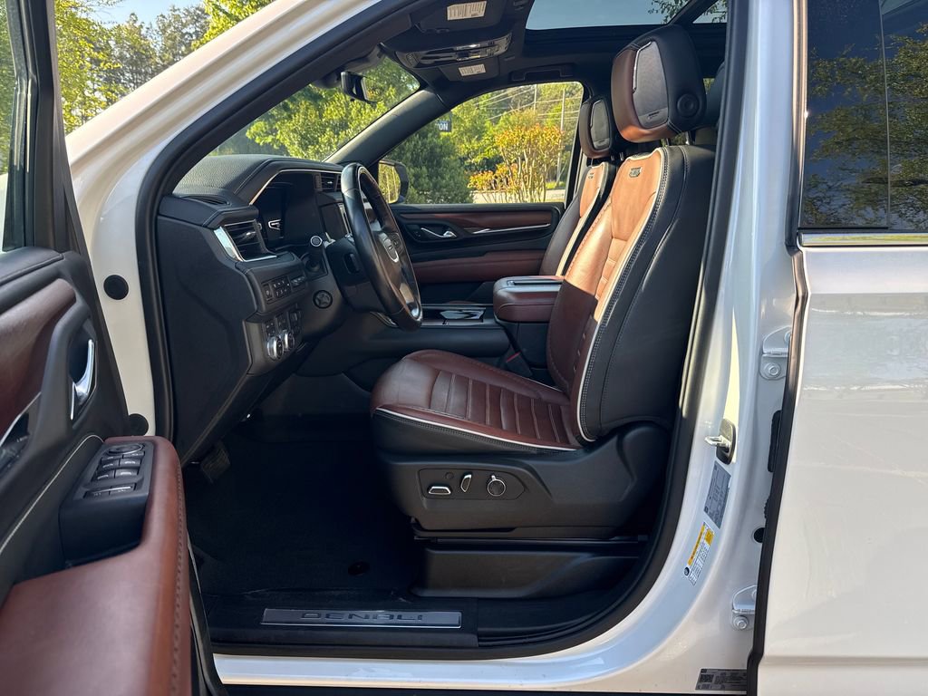 Used 2023 GMC Yukon XL Denali Ultimate AWD/4WD image 13