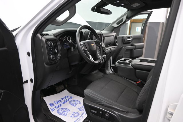 Used 2022 Chevrolet Silverado 1500 Custom w/ Safety Confidence Package AWD/4WD image 9