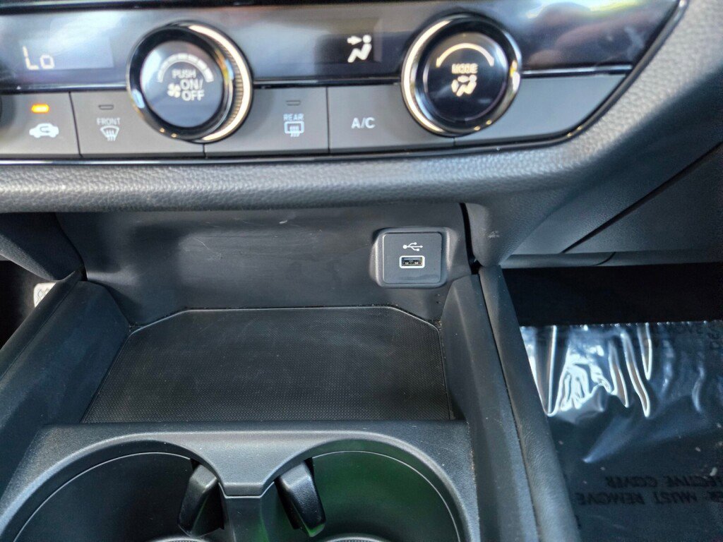 Certified 2025 Honda HR-V LX image 18