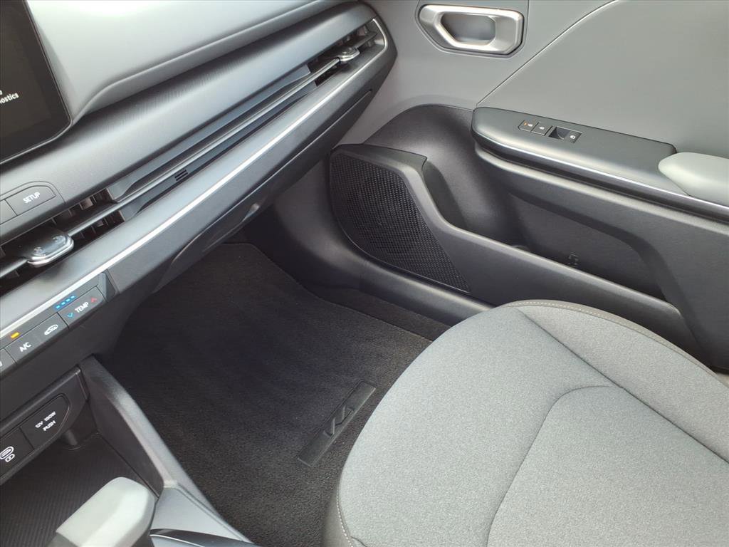 New 2025 Kia K4 LX image 26