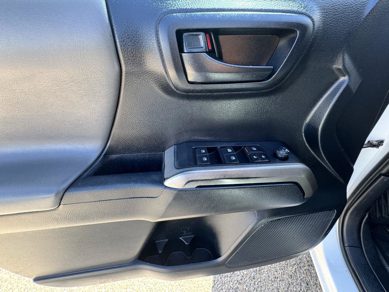 Used 2019 Toyota Tacoma SR5 AWD/4WD image 20