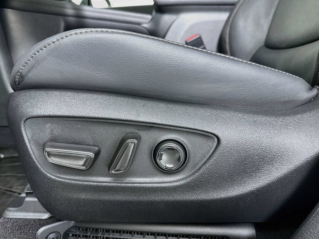 Used 2025 Toyota Sienna Platinum AWD/4WD image 21