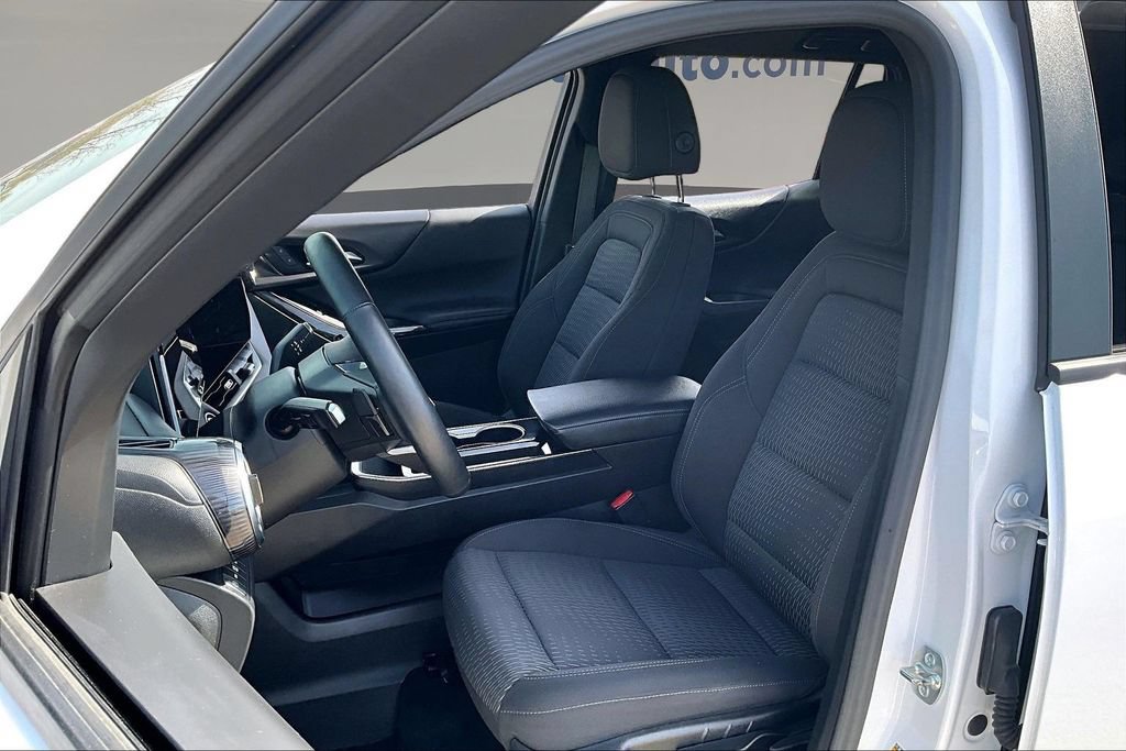Used 2025 Chevrolet Equinox LT AWD/4WD image 24