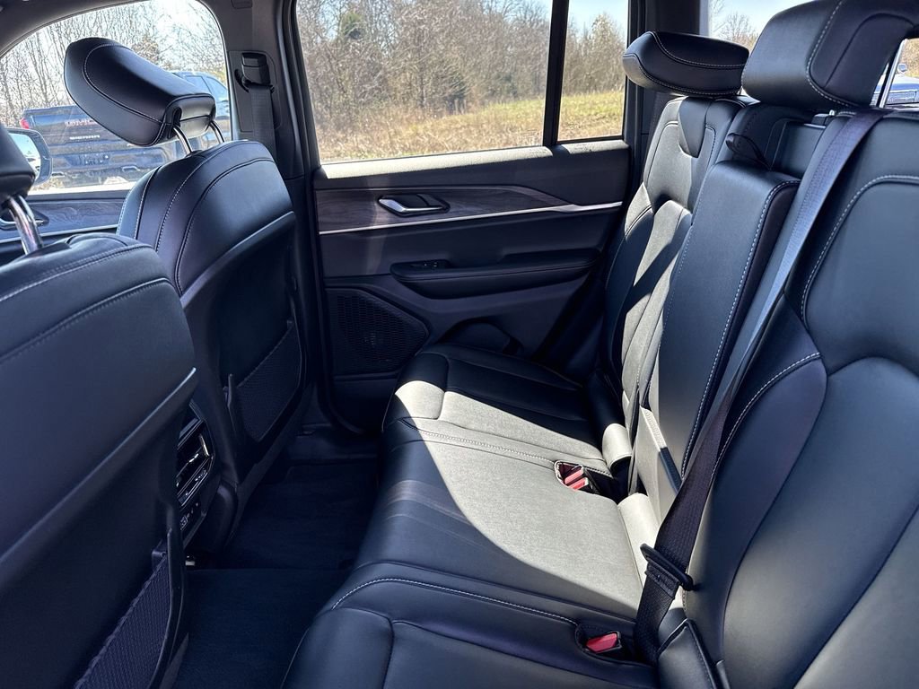 Used 2025 Jeep Grand Cherokee Limited image 32