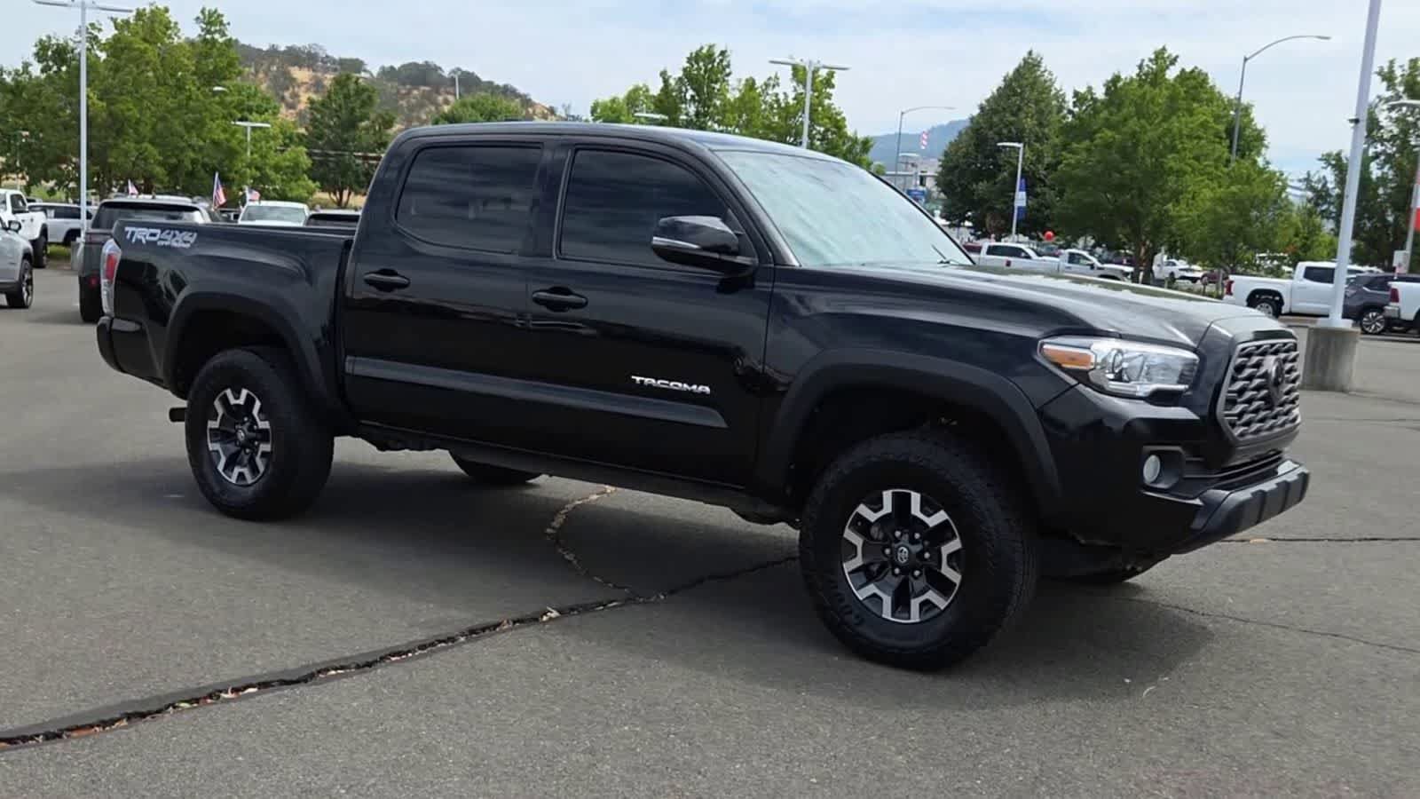 Used 2022 Toyota Tacoma TRD Off-Road w/ Technology Package AWD/4WD image 2