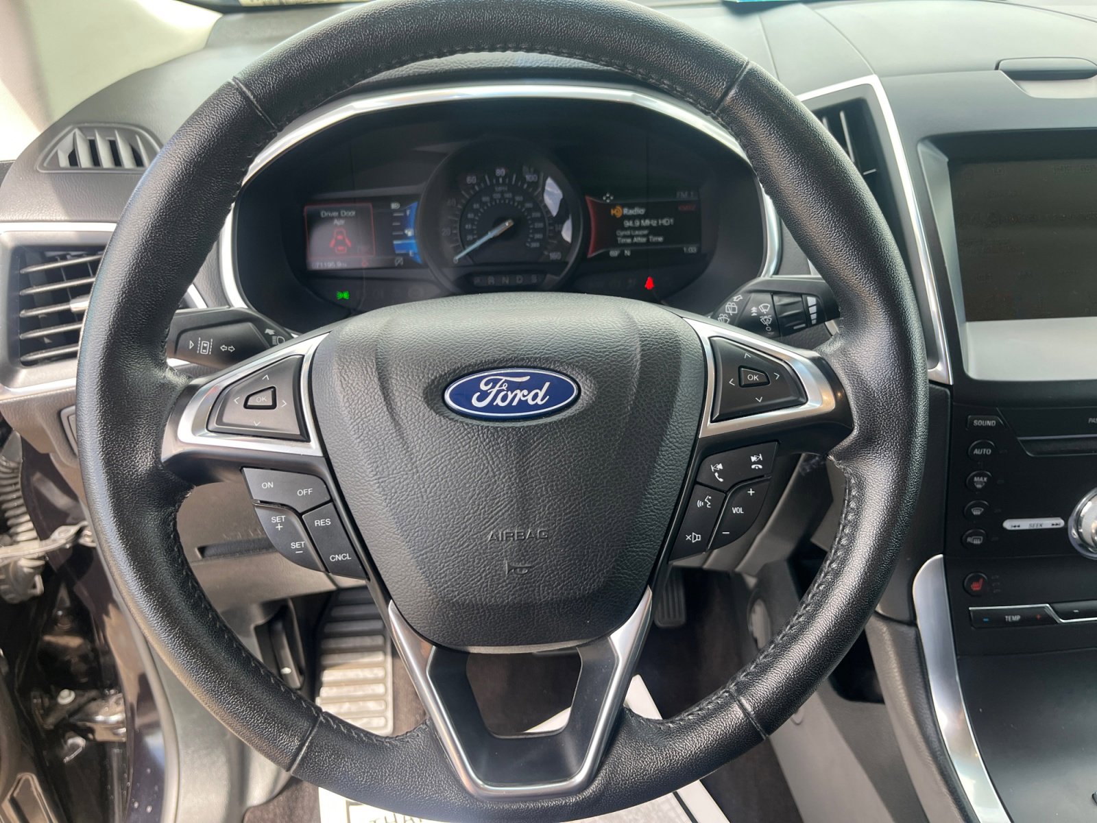 Used 2019 Ford Edge Titanium image 9