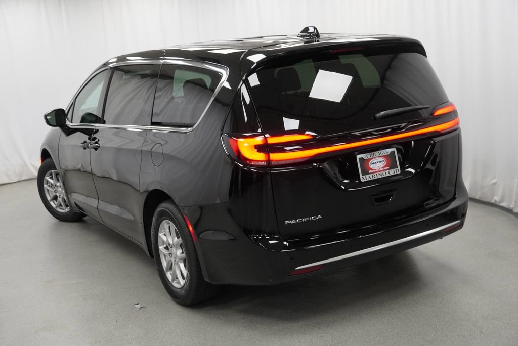 New 2027 Chrysler Pacifica Select FWD image 11