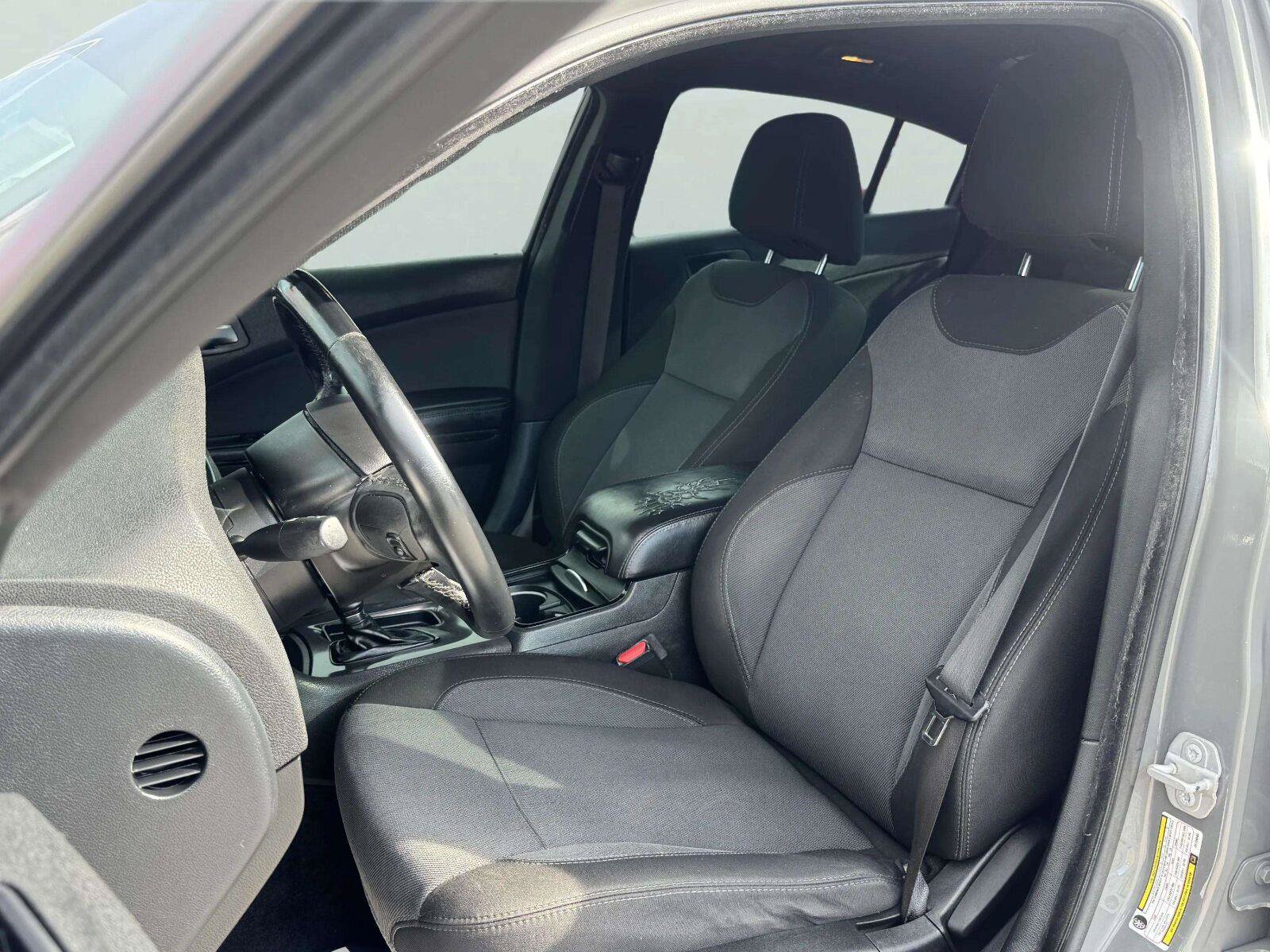 Used 2018 Dodge Charger SXT RWD image 19