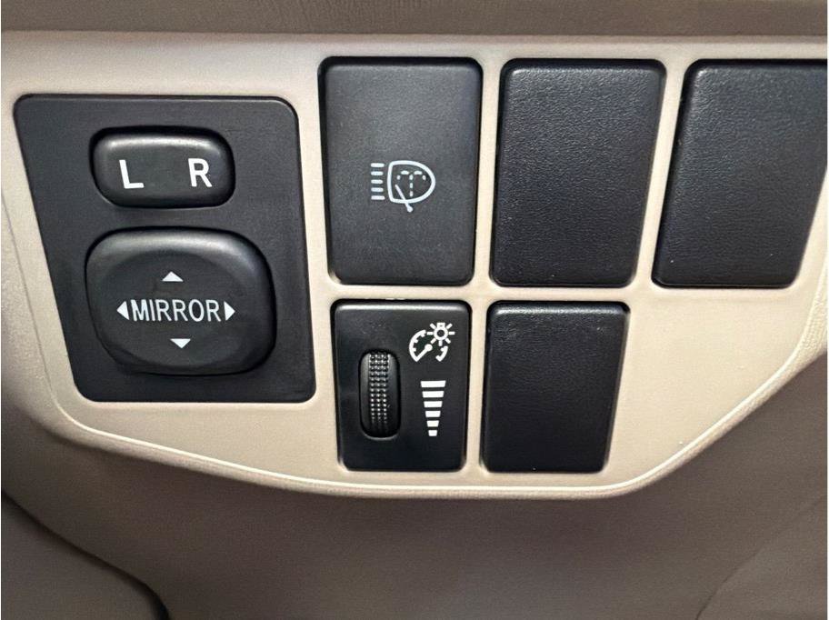 Used 2012 Toyota Prius Five FWD image 24