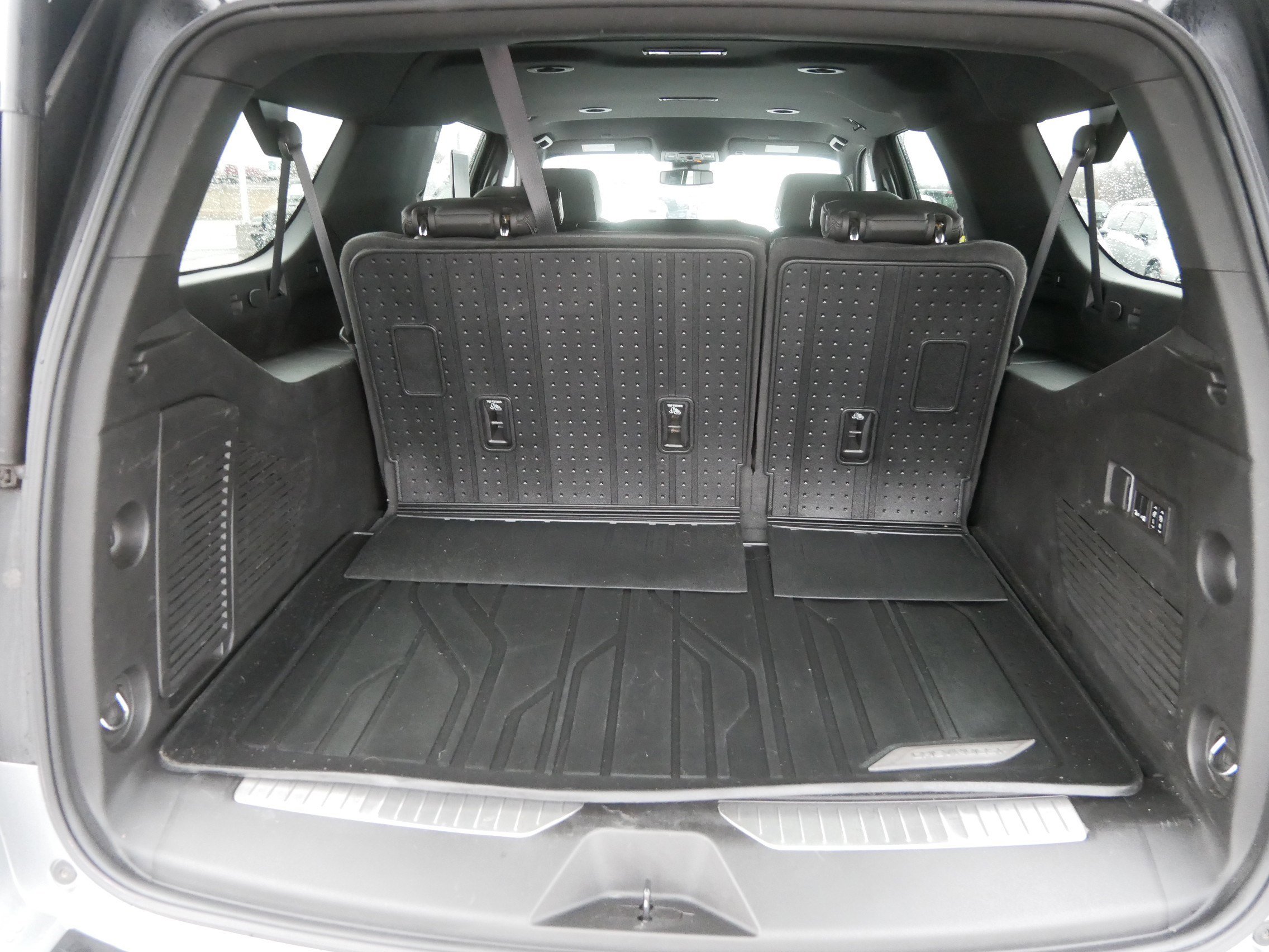 Used 2023 Chevrolet Suburban RST w/ Sport Performance Package image 19