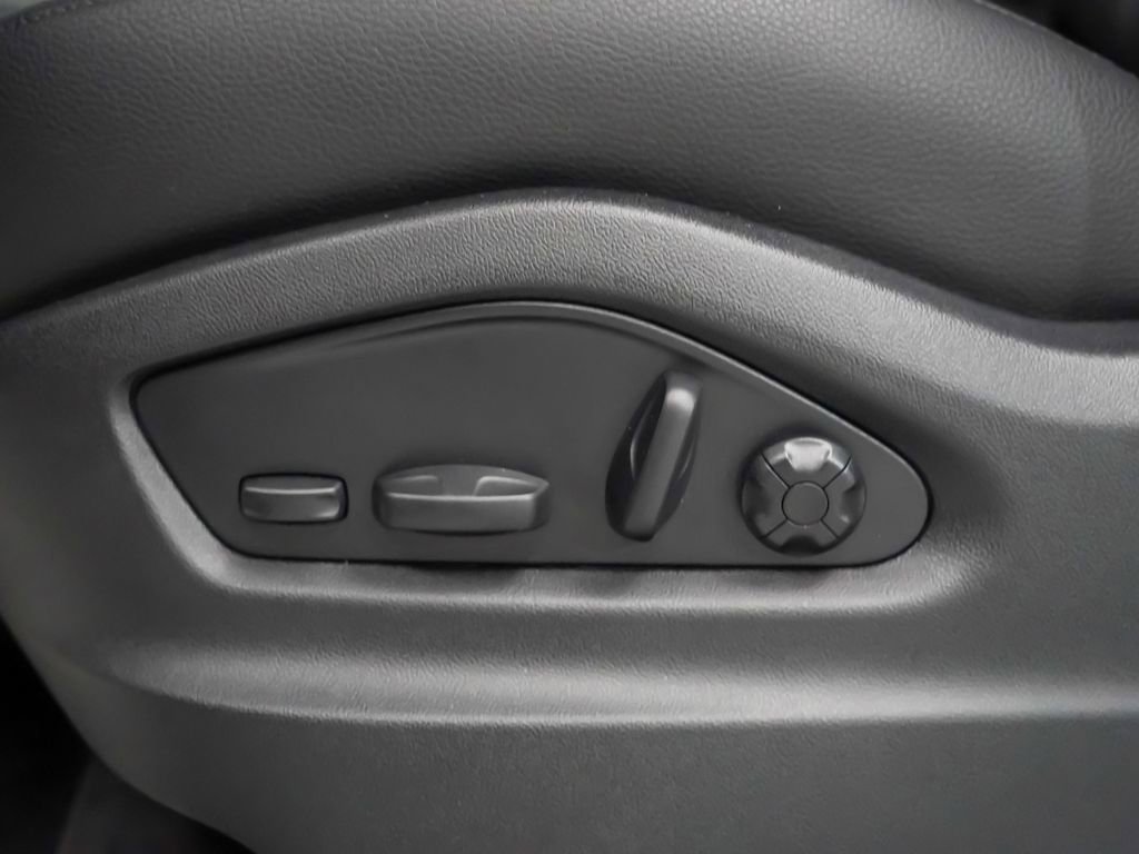 Certified 2025 Porsche Cayenne image 24