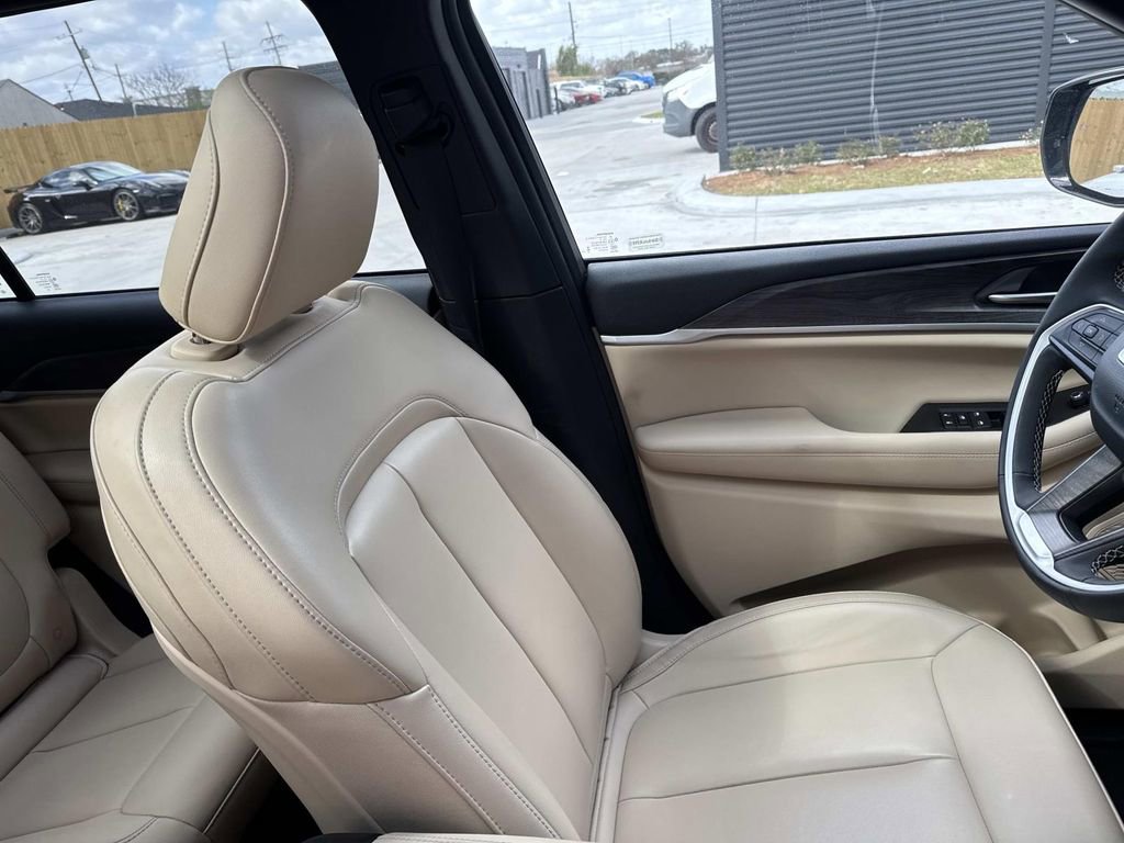 Used 2023 Jeep Grand Cherokee L Limited image 16