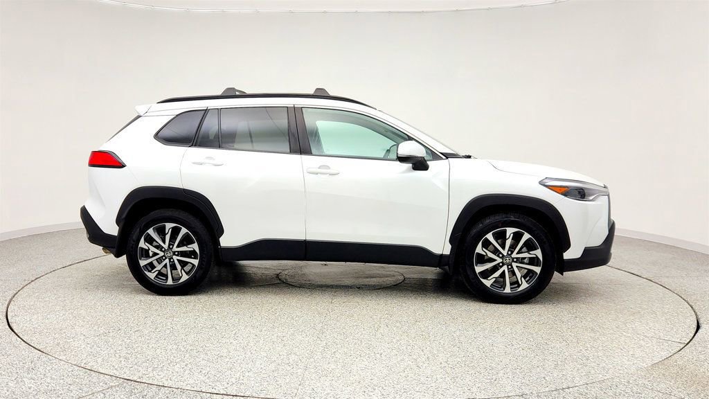 Used 2024 Toyota Corolla Cross XLE w/ Convenience Package image 4