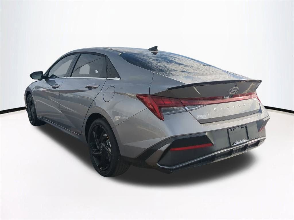 New 2026 Hyundai Elantra SEL Sport image 7