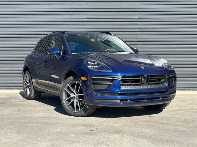 Used 2025 Porsche Macan AWD/4WD image 9