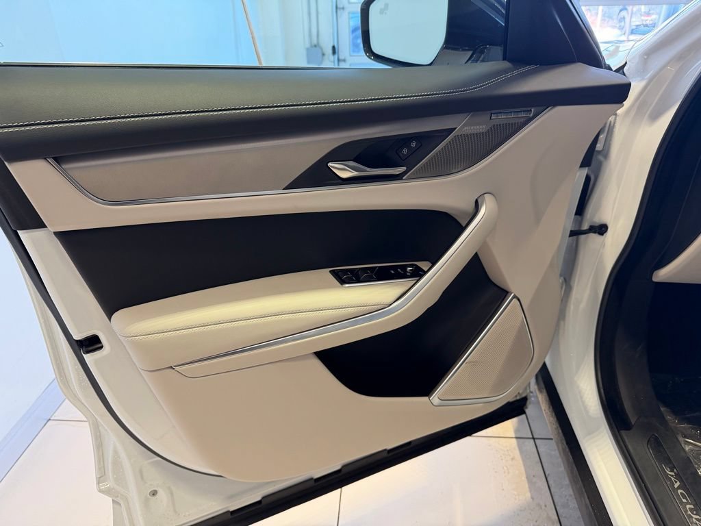 New 2025 Jaguar F-PACE R-Dynamic S AWD/4WD image 25