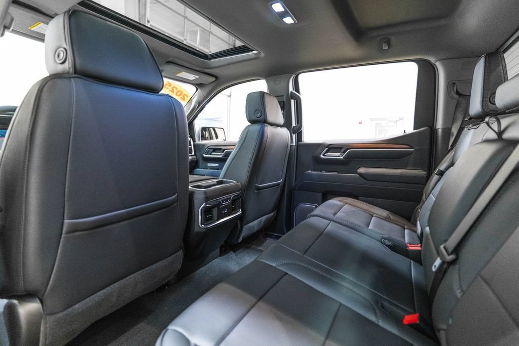 Used 2025 GMC Sierra 1500 Denali w/ Denali Carbonpro Edition AWD/4WD image 16