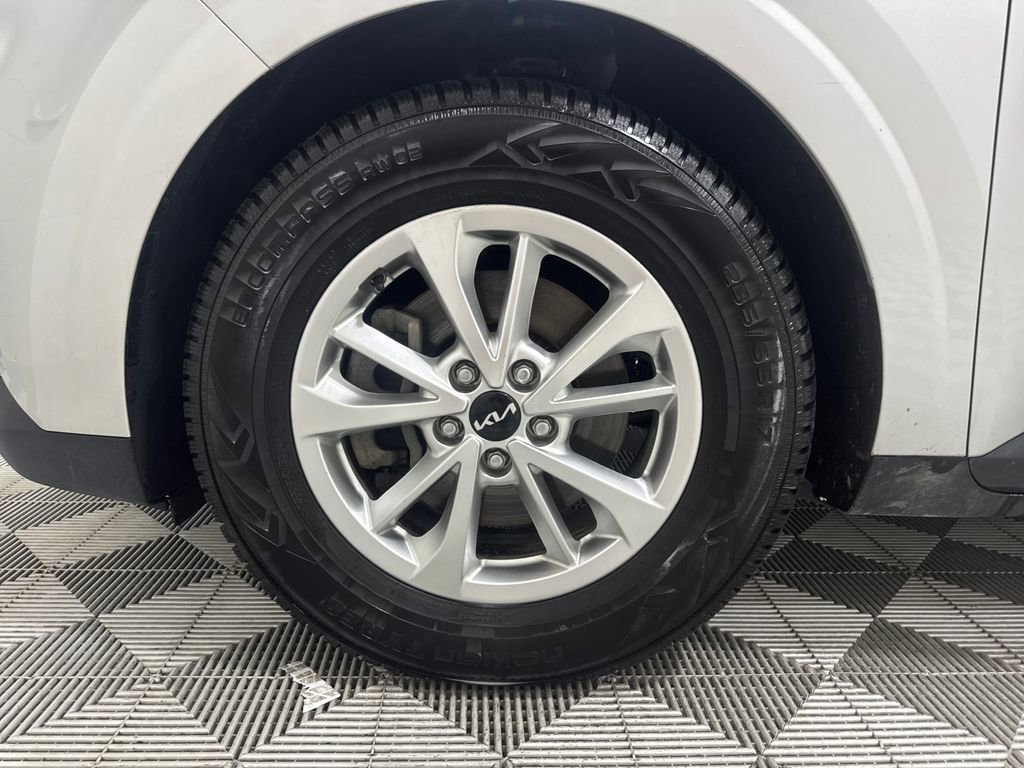Used 2022 Kia Carnival LX FWD image 51