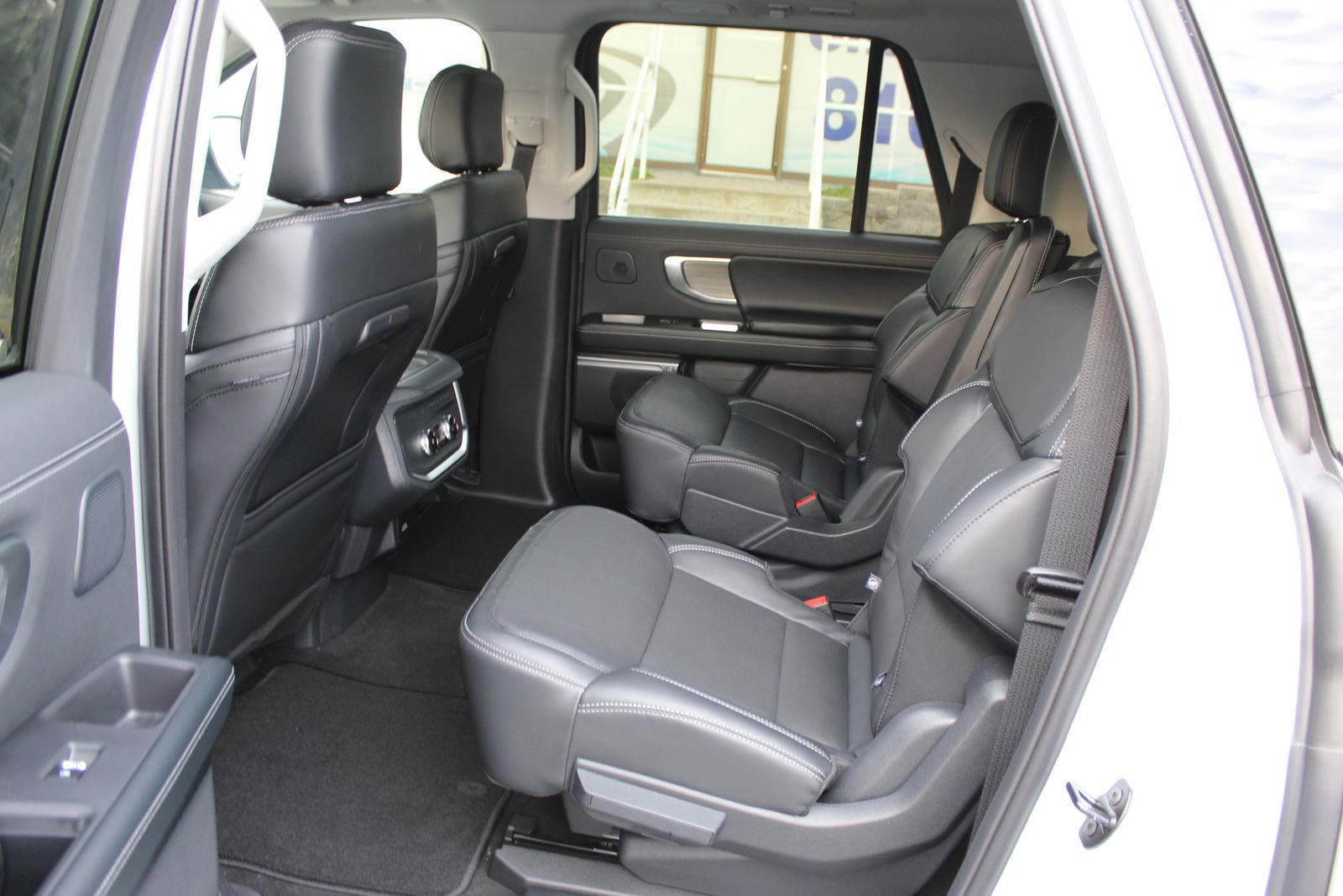 New 2025 Ford Expedition Max Platinum w/ Driver's Package image 18