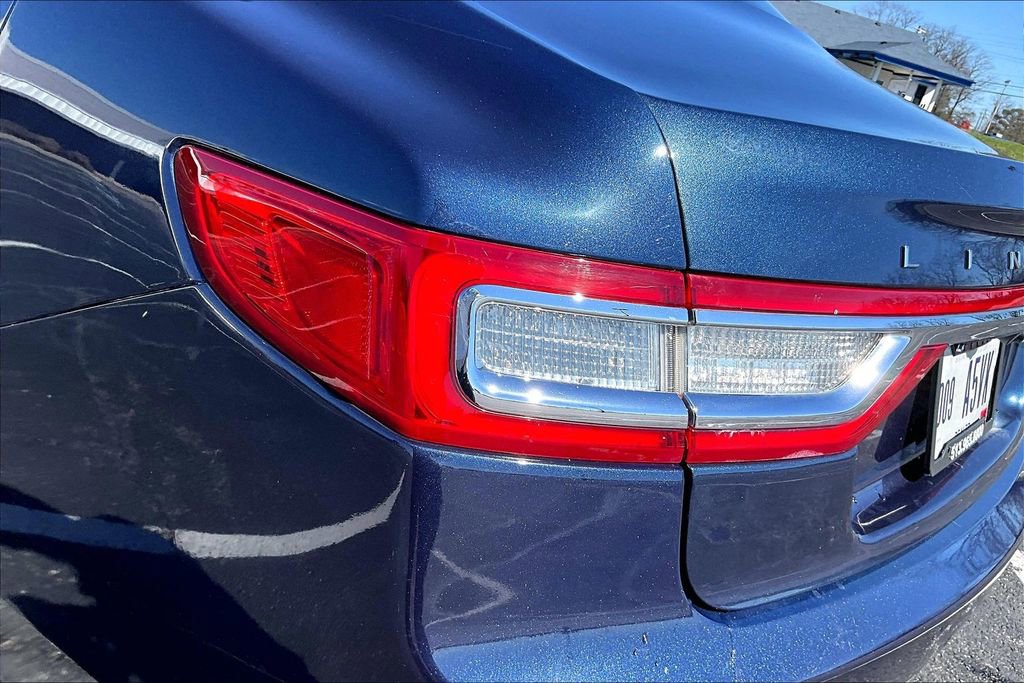 Used 2017 Lincoln Continental Select image 29