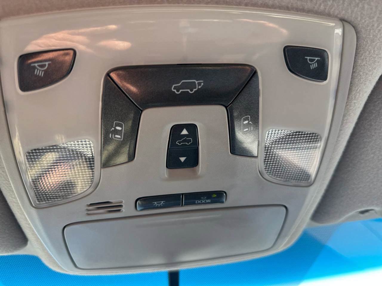 Used 2012 Toyota Sienna SE image 21